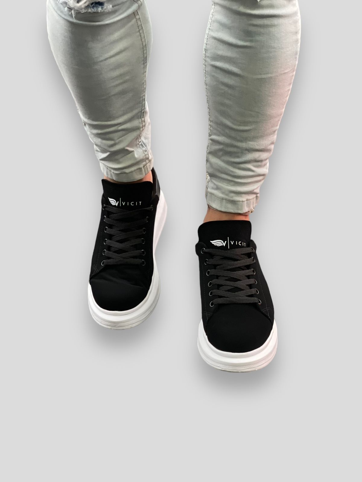 Tênis Sneaker Premium Exclusivo: Elegância em Cada Passo