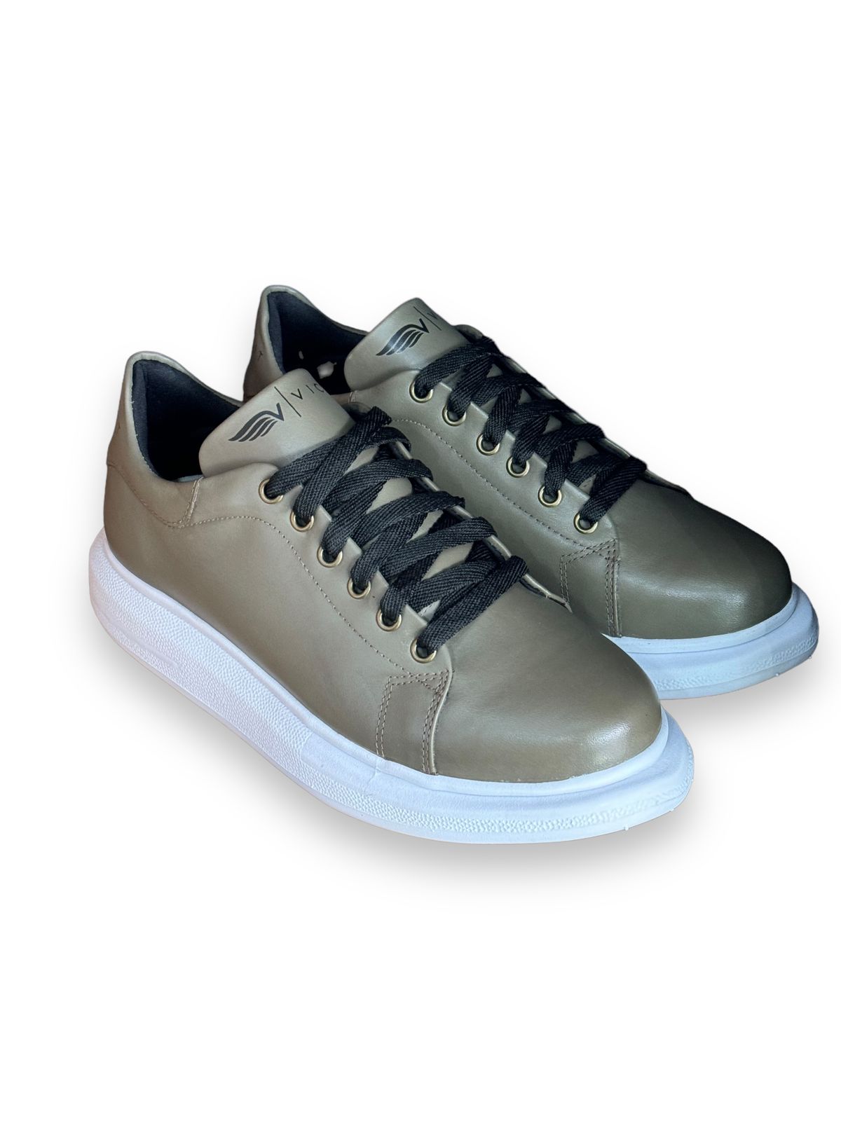 Tênis Sneaker Premium Exclusivo: Elegância em Cada Passo