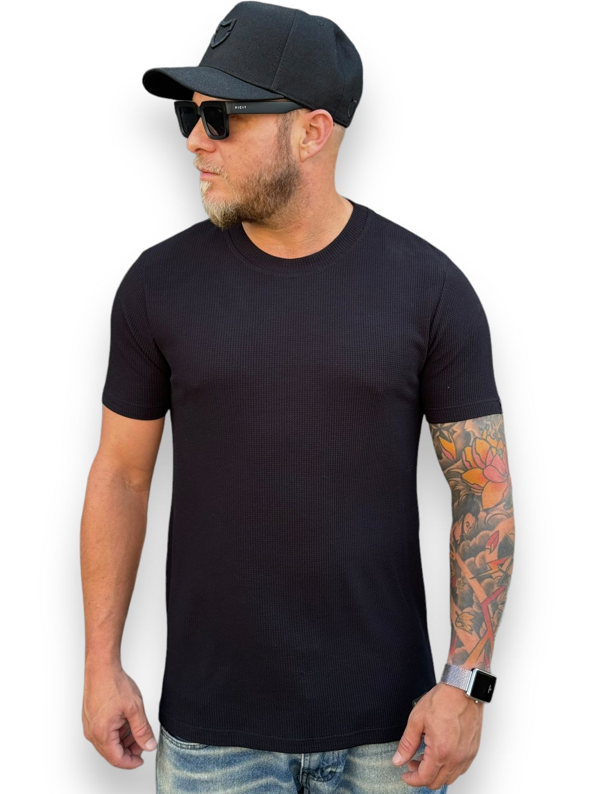 Camiseta Longline Premium Minimalismo Elevado: Elegância - Preta