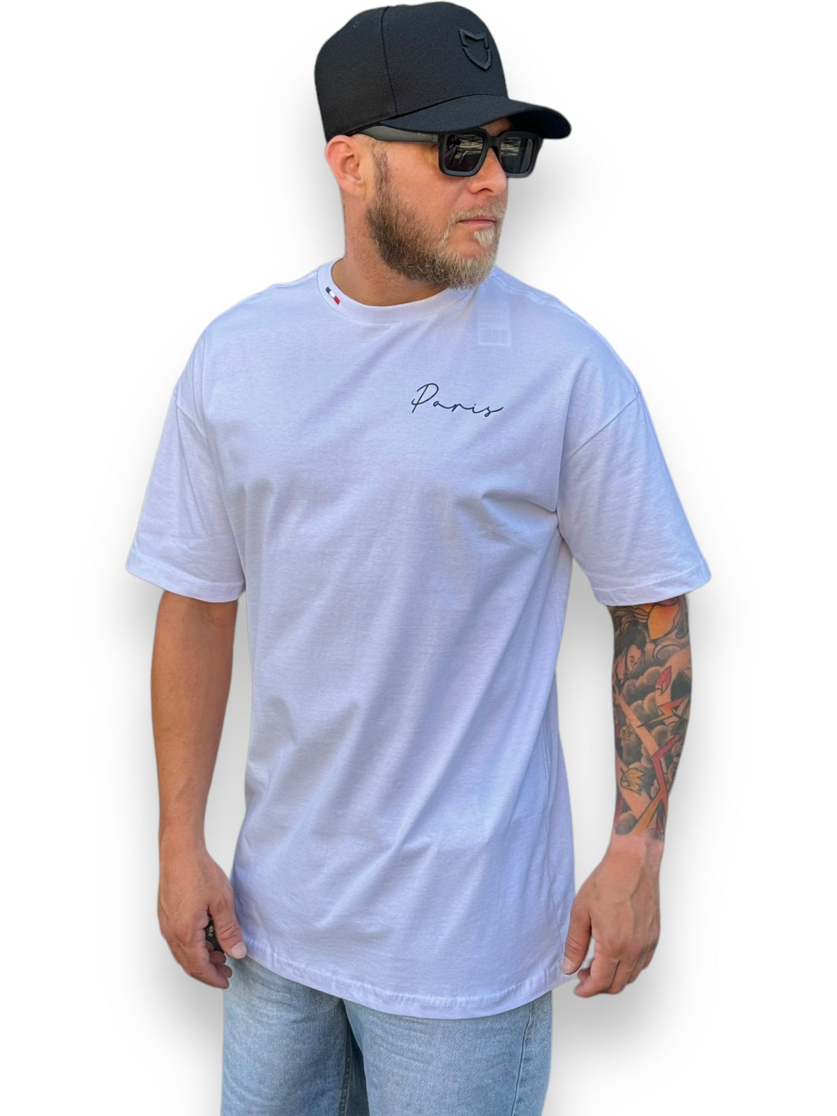 Camiseta Oversized Paris Vibração Urbana Autêntica: Branca
