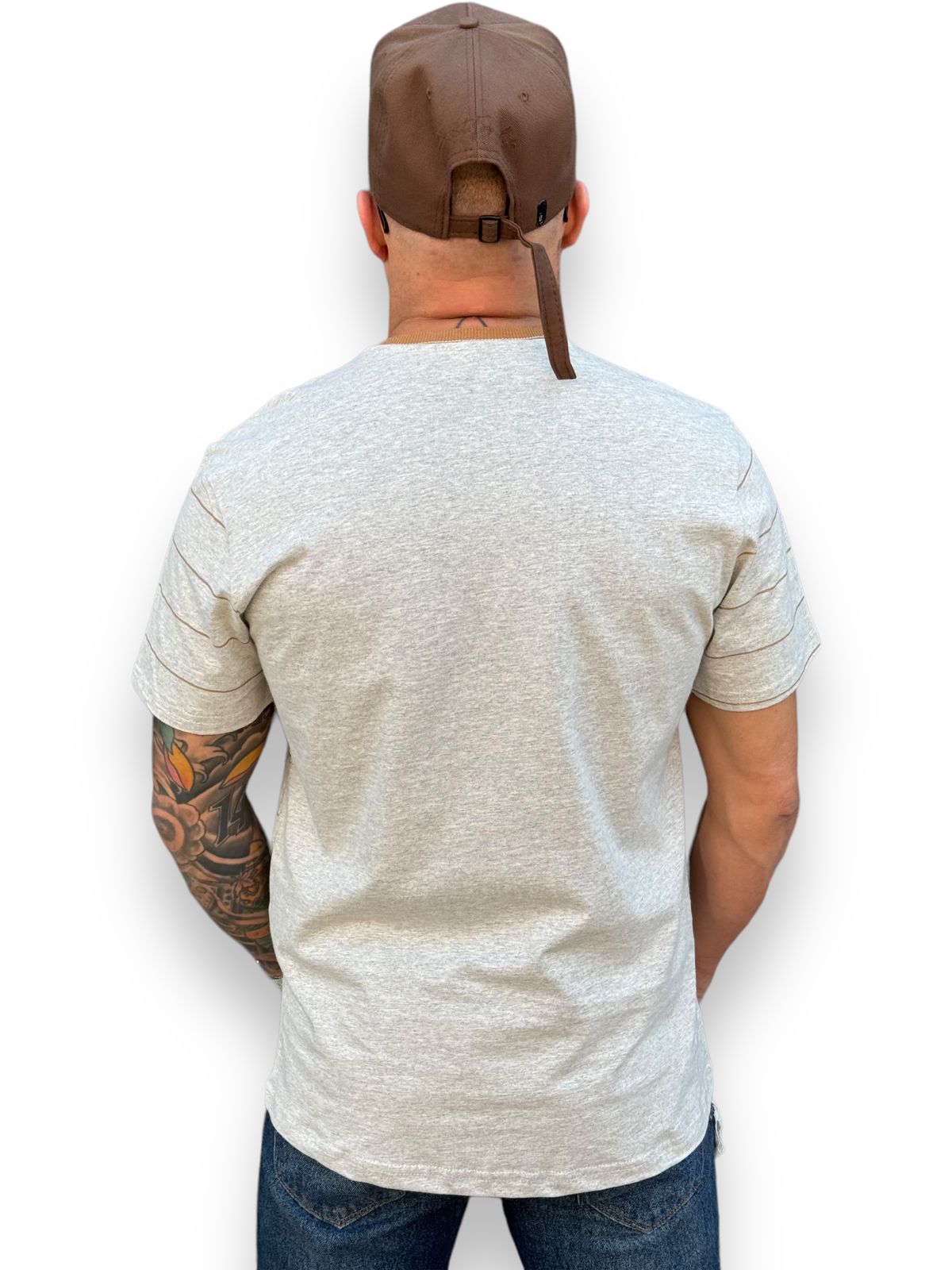 Camiseta T-Shirt Listrada que Transforma seu Look: Estilo em Linhas