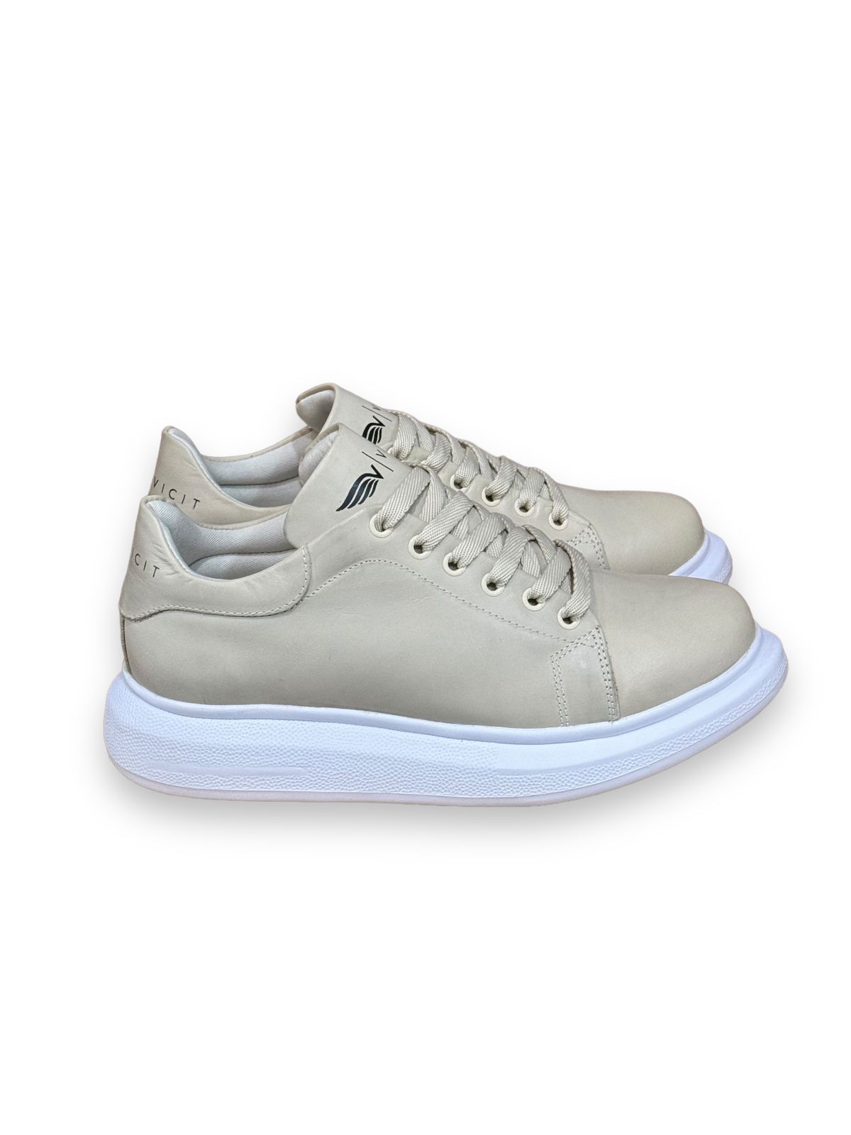 Tênis Sneaker Premium Exclusivo: Elegância em Cada Passo