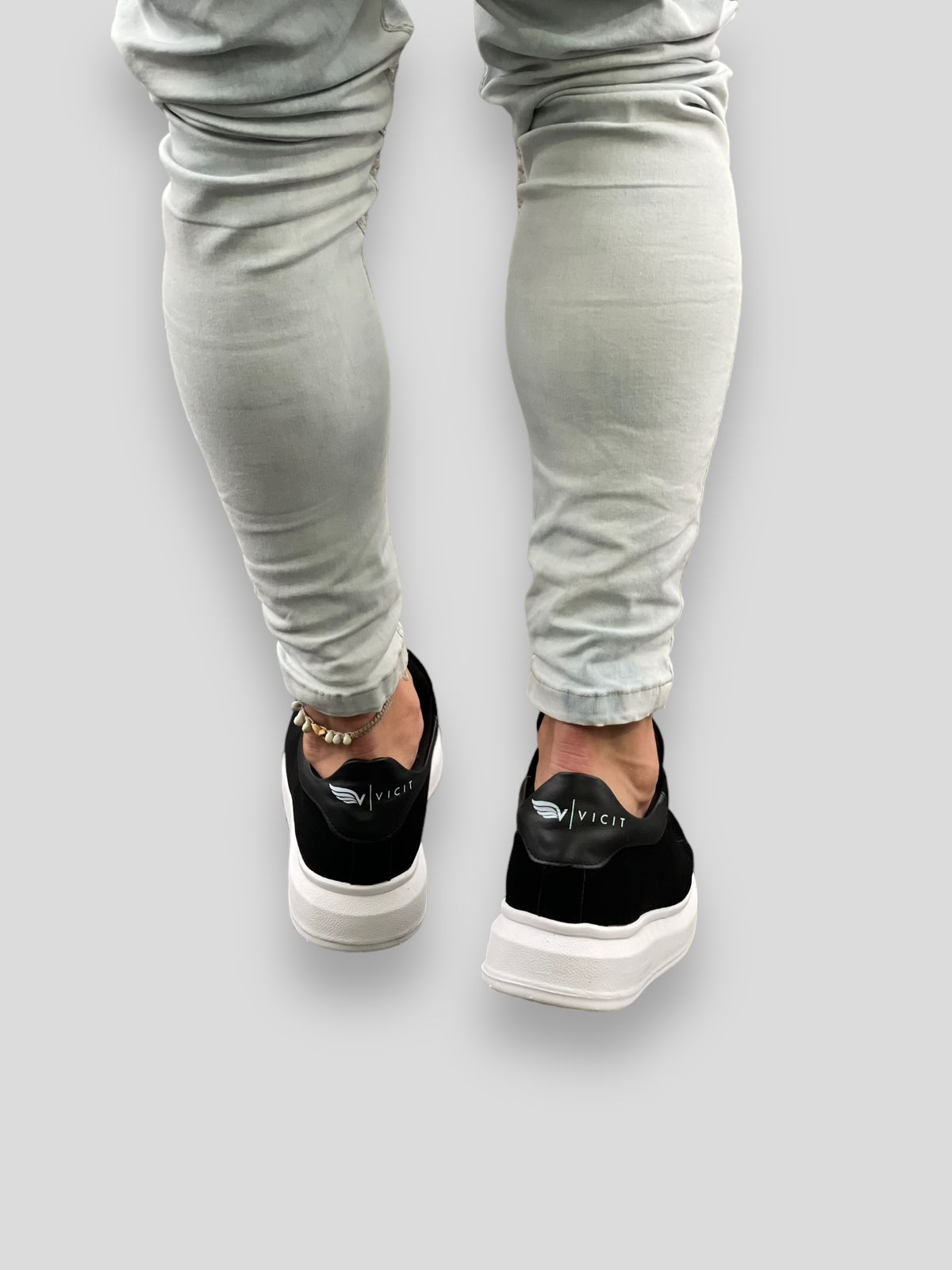 Tênis Sneaker Premium Exclusivo: Elegância em Cada Passo