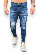 Calça Skinny Escura Destroyed - Atitude e Estilo