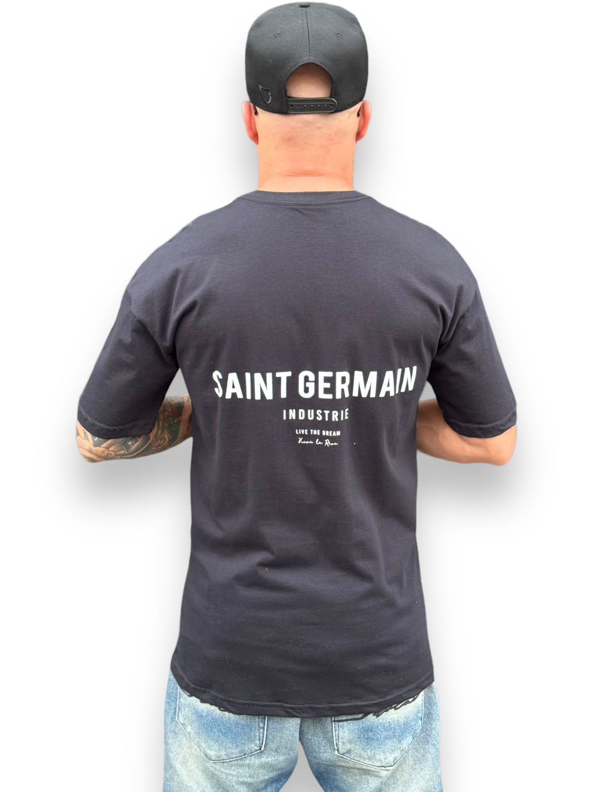 Camiseta Oversized Paris Vibração Urbana Autêntica: Preta