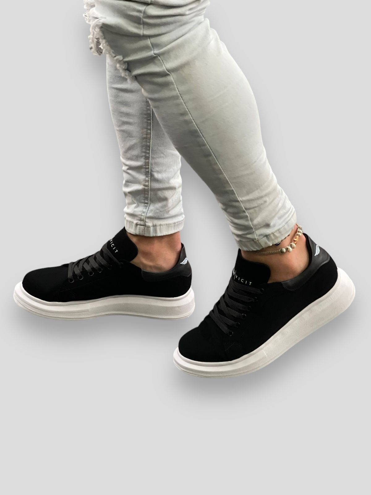 Tênis Sneaker Premium Exclusivo: Elegância em Cada Passo