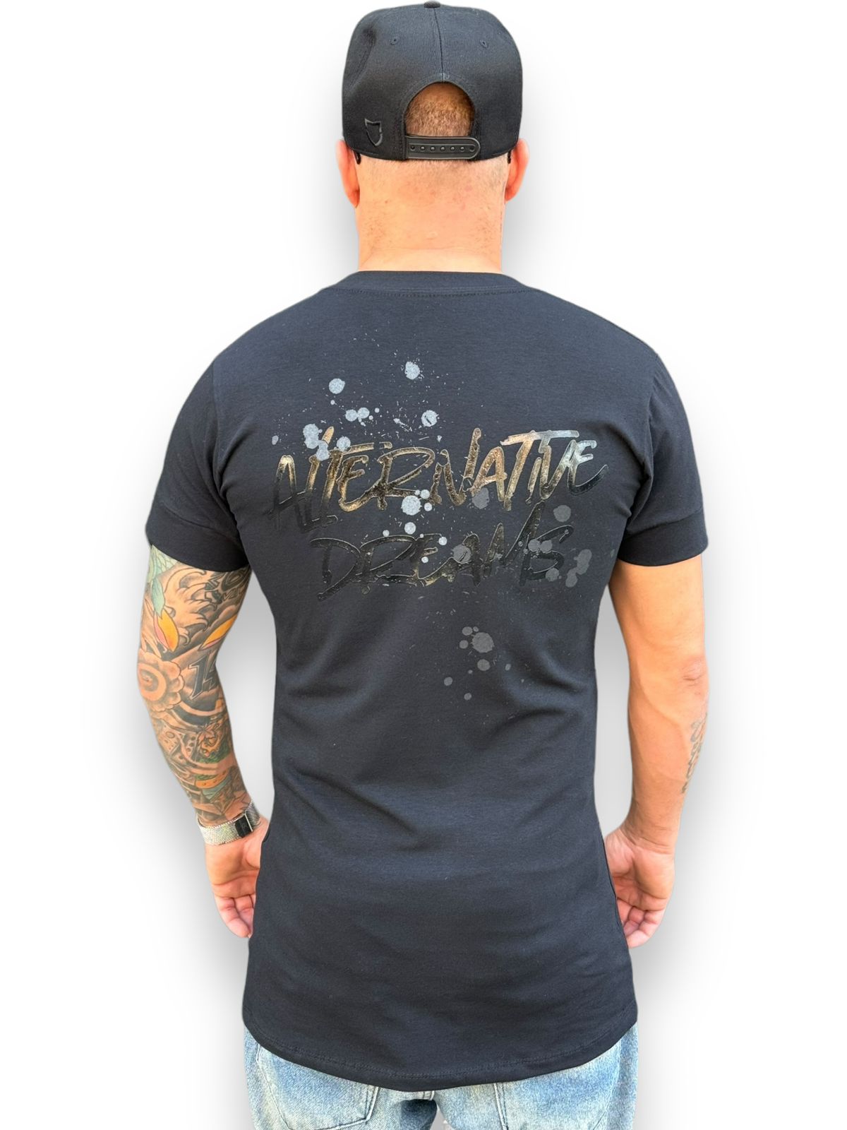 Camiseta Longline Alternative Dreams : Estilo com Originalidade e Atitude - Preto