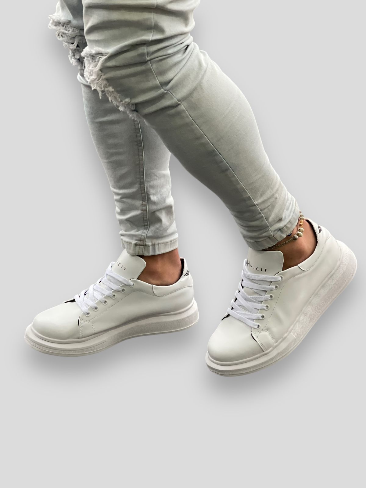 Tênis Sneaker Premium Exclusivo: Elegância em Cada Passo