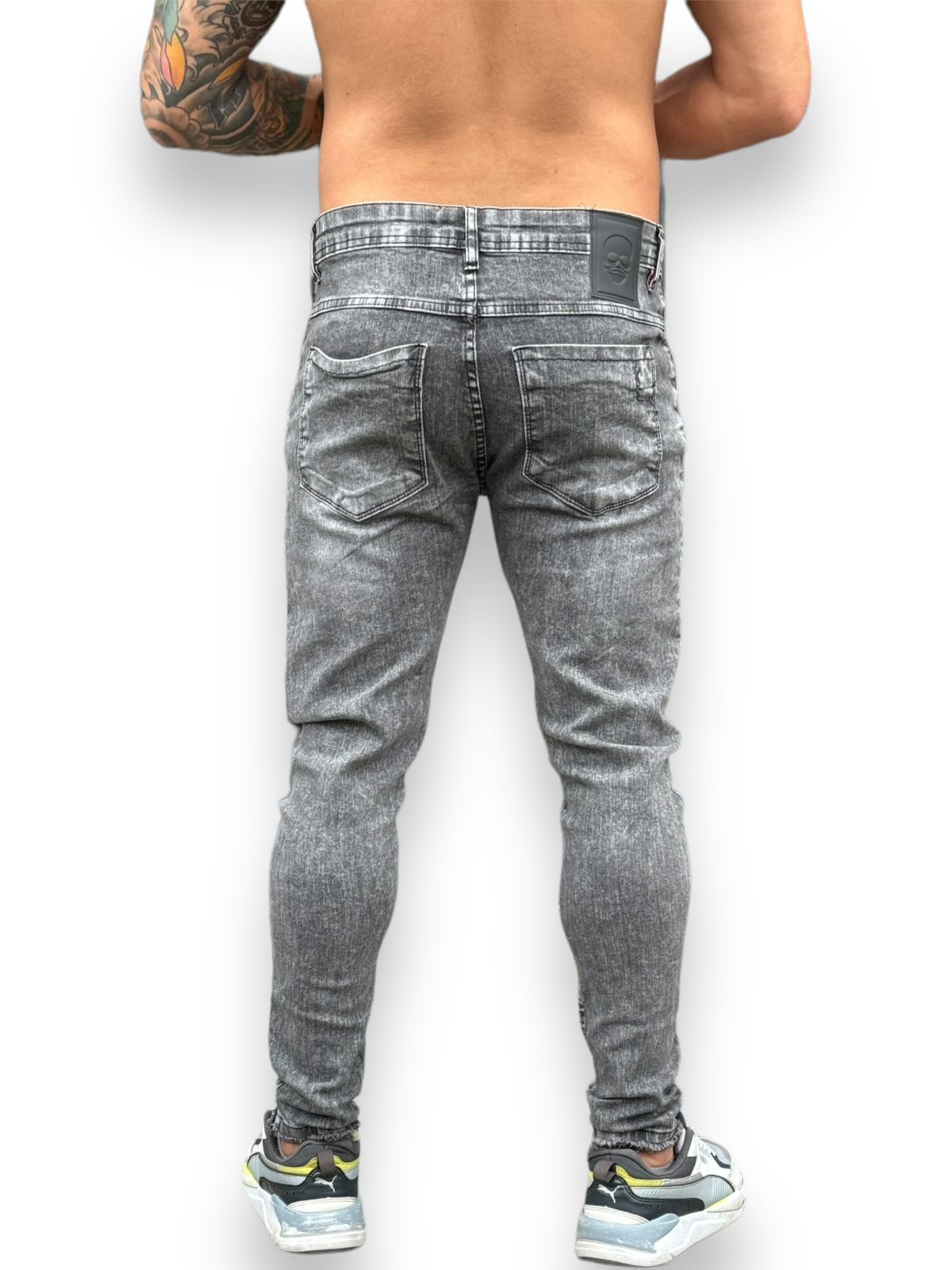 Calça Jeans Cinza Stonada: A Versatilidade Urbana