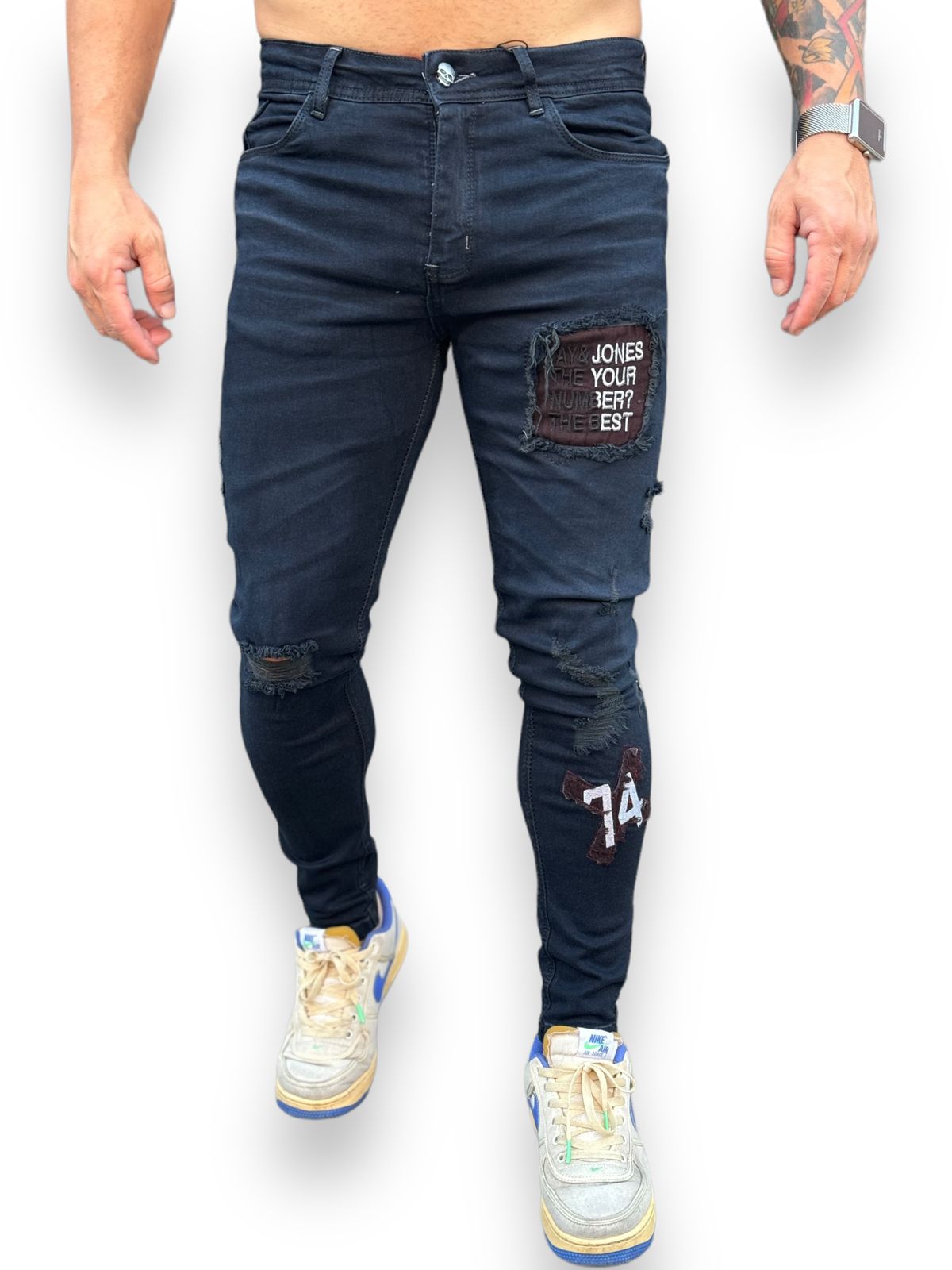 Calça Jeans Destroyed Escura com Bordado - Estilo e Sofisticação