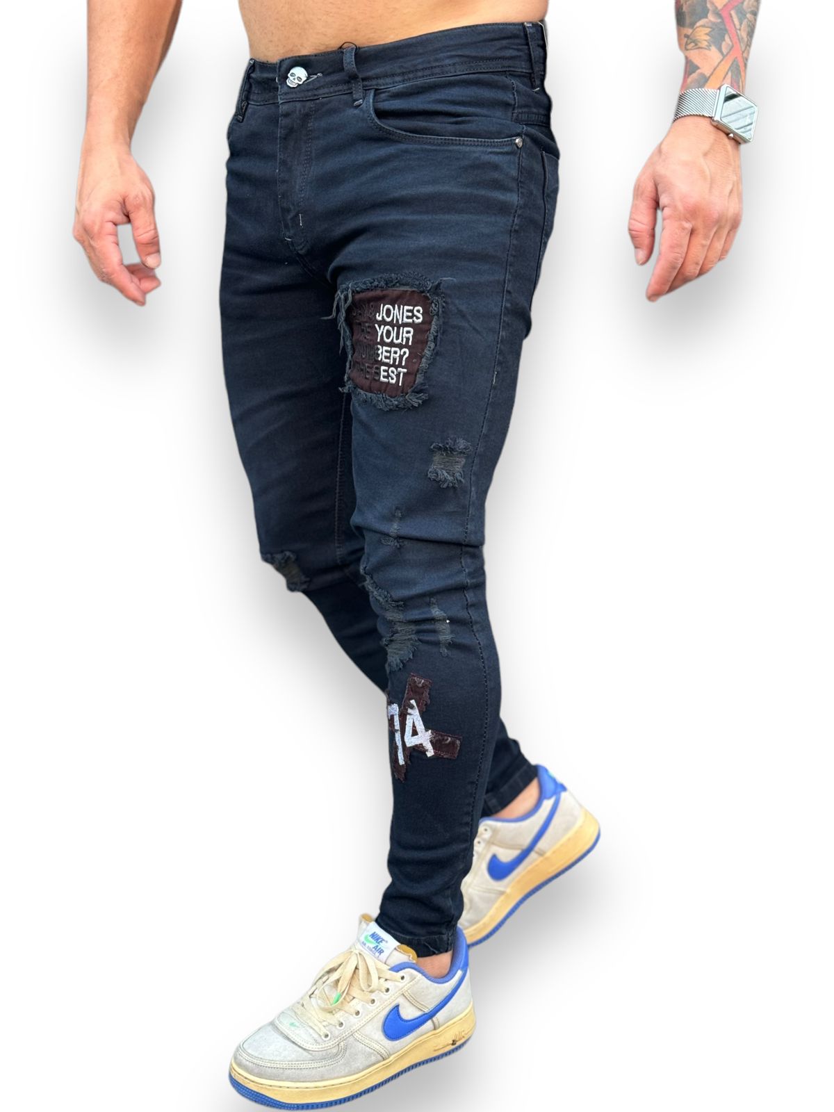 Calça Jeans Destroyed Escura com Bordado - Estilo e Sofisticação