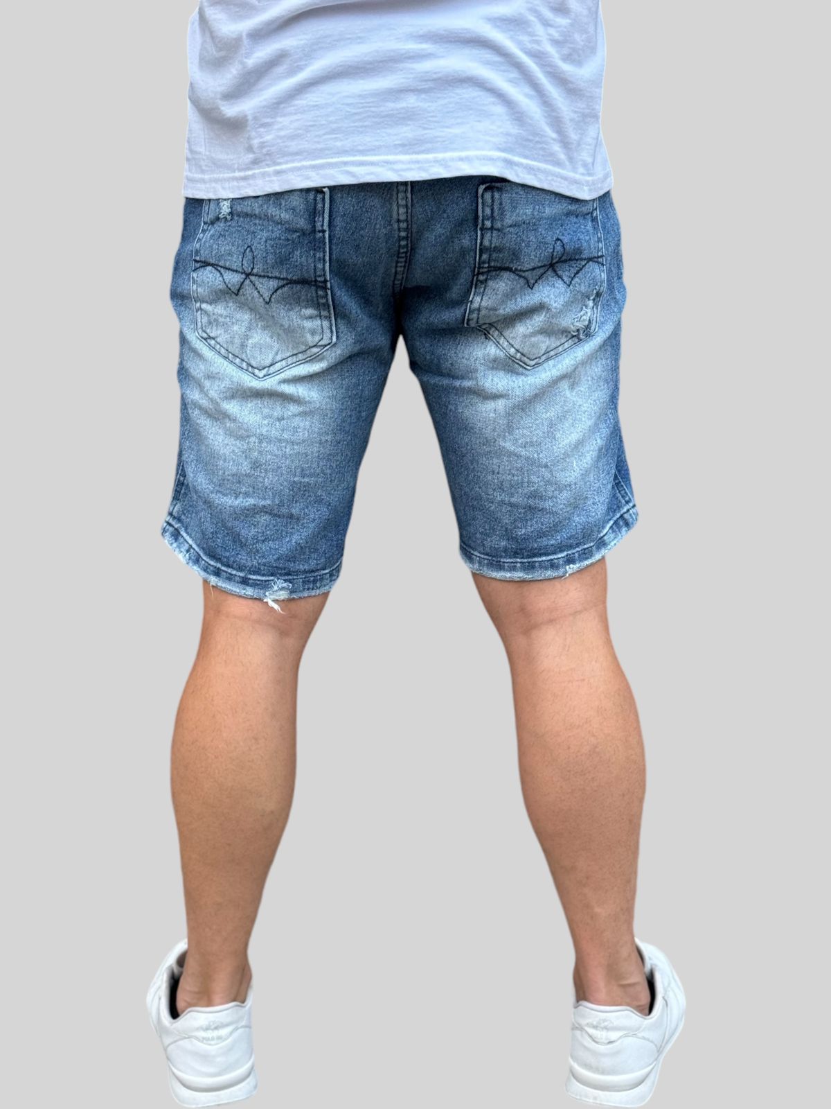 Bermuda Jeans Premium Destroyer com Respingo: Atitude e Estilo Único