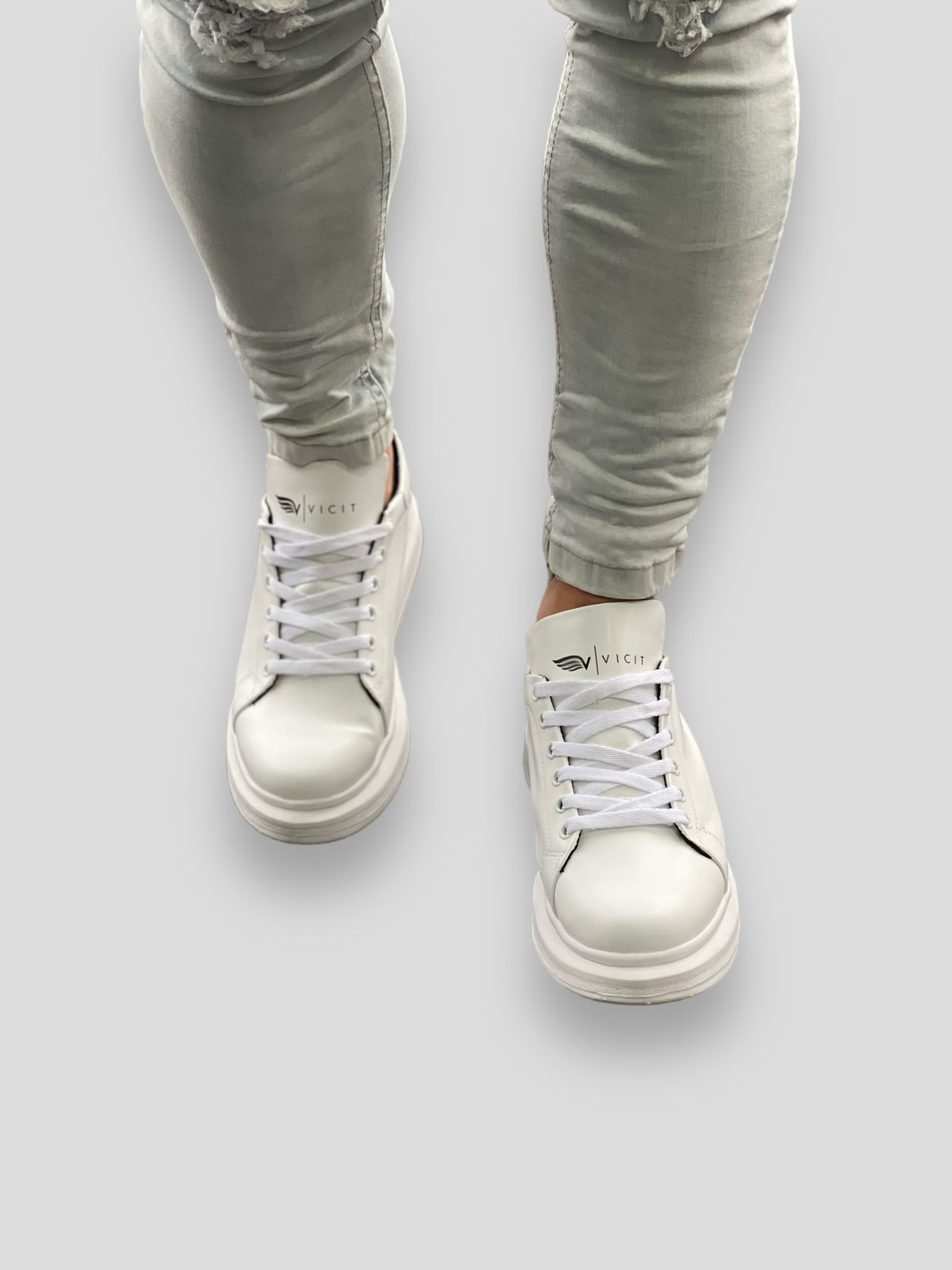 Tênis Sneaker Premium Exclusivo: Elegância em Cada Passo