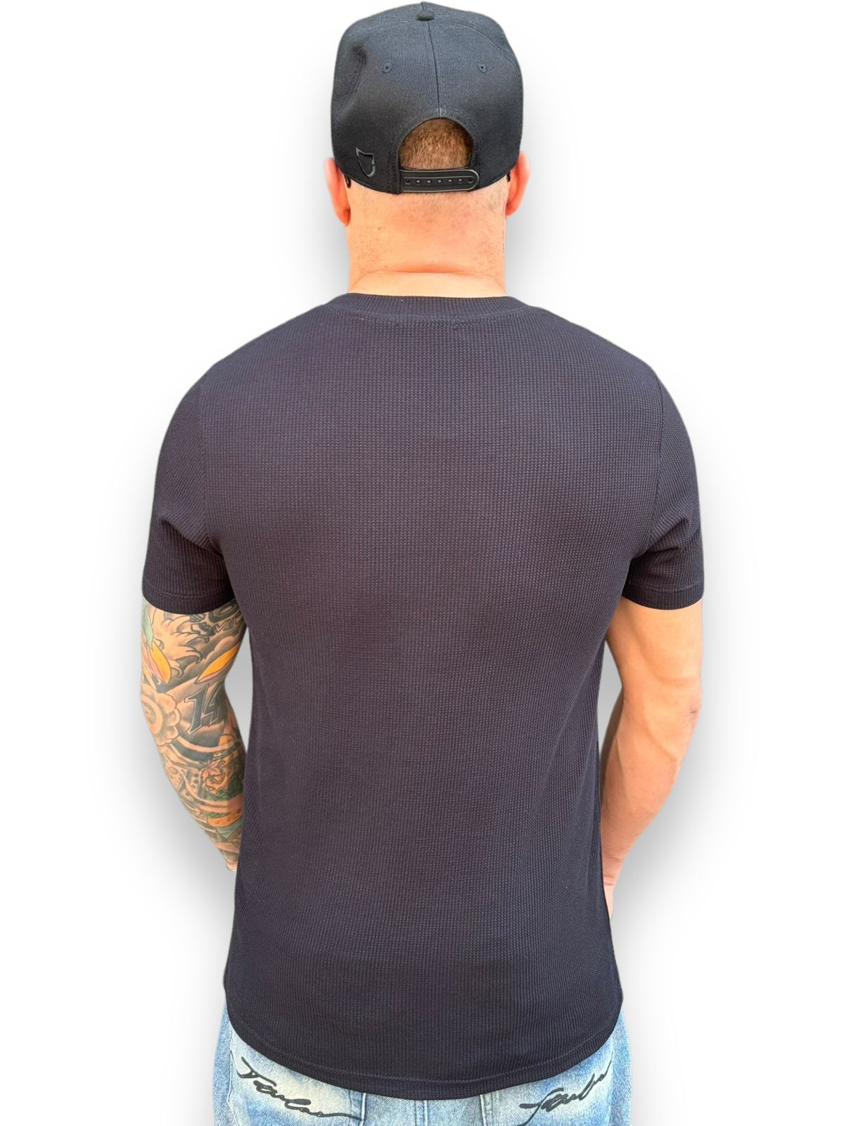 Camiseta Longline Premium Minimalismo Elevado: Elegância - Preta