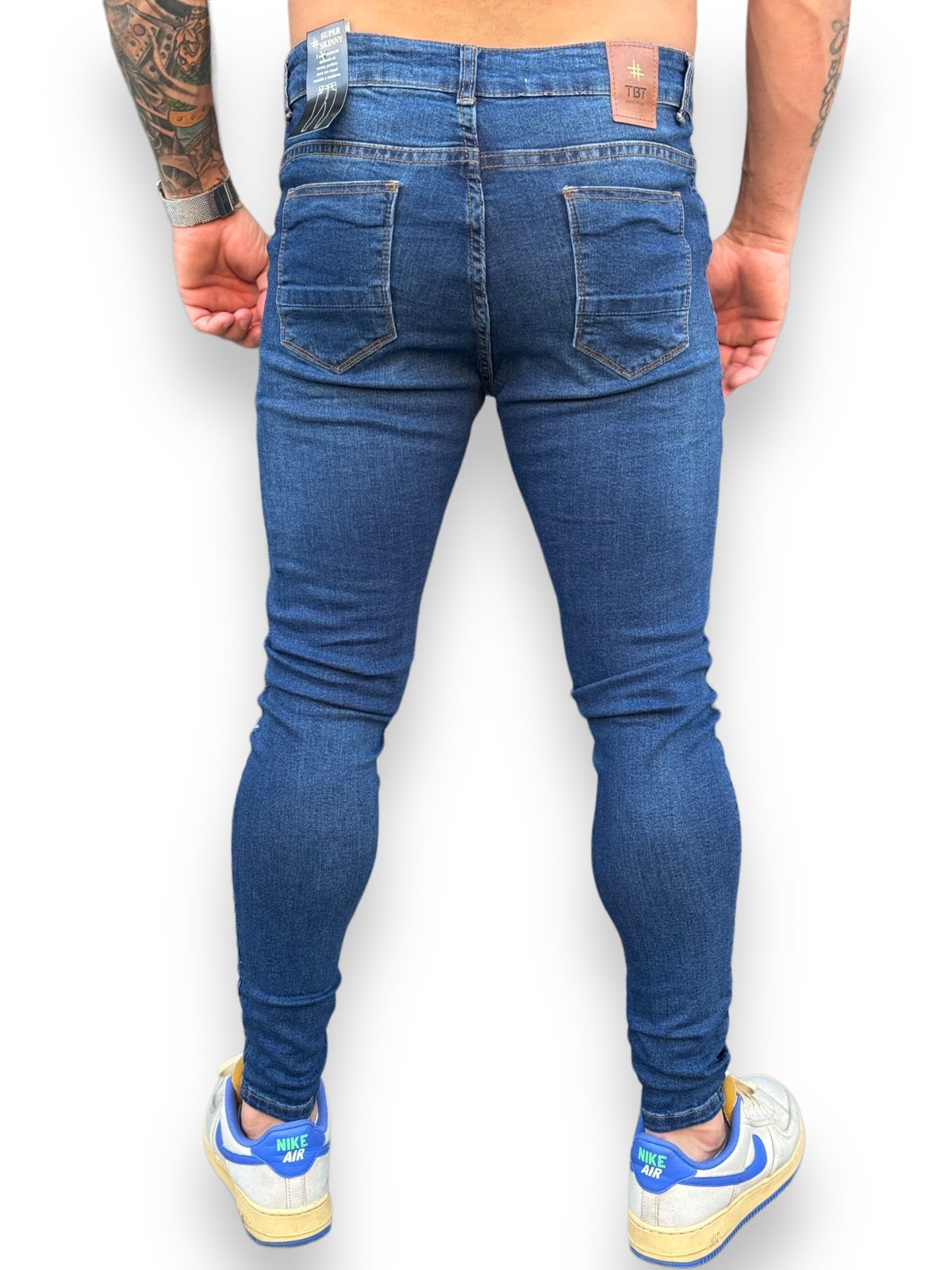 Calça Skinny Escura Destroyed - Atitude e Estilo