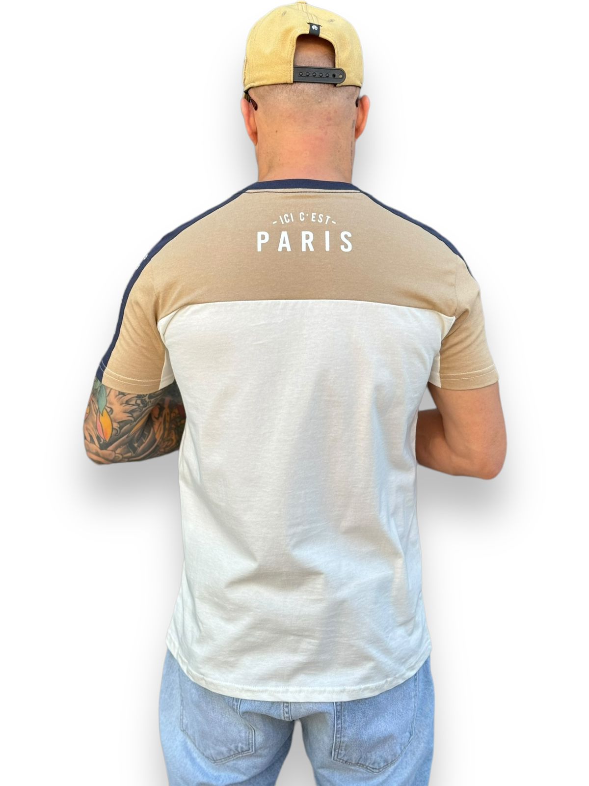 Camiseta T-shirt Paris A Essência do Estilo Urbano: Recorte