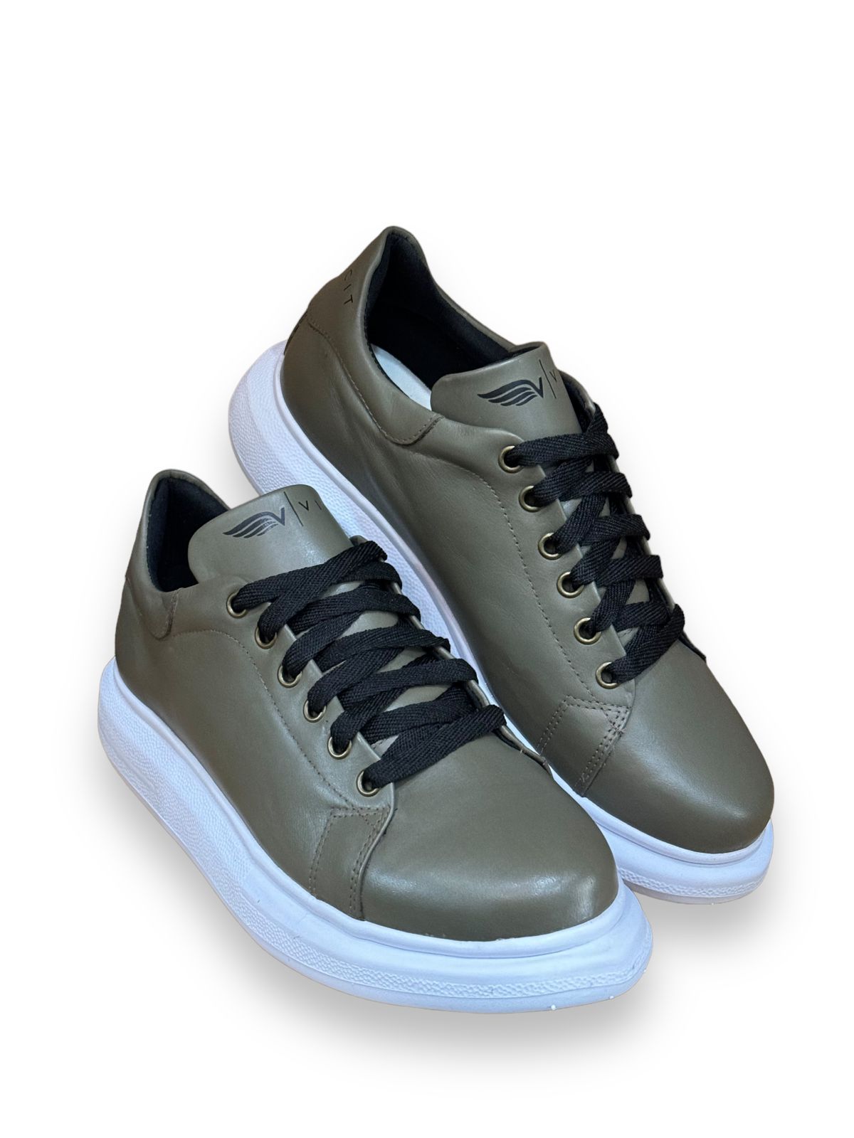 Tênis Sneaker Premium Exclusivo: Elegância em Cada Passo