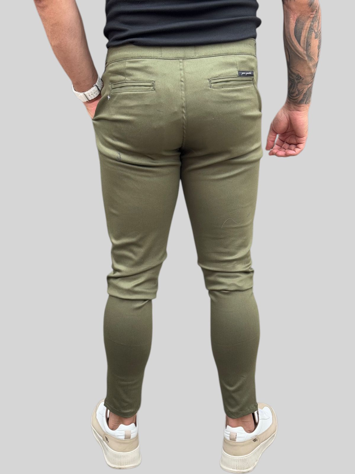 Calça Alfaiataria Verde Militar Com Regulagem Lateral