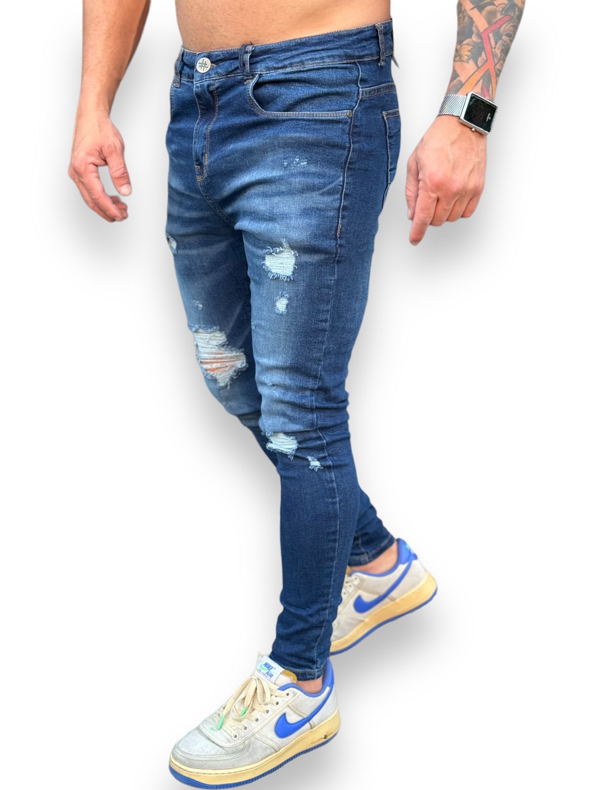 Calça Skinny Escura Destroyed - Atitude e Estilo