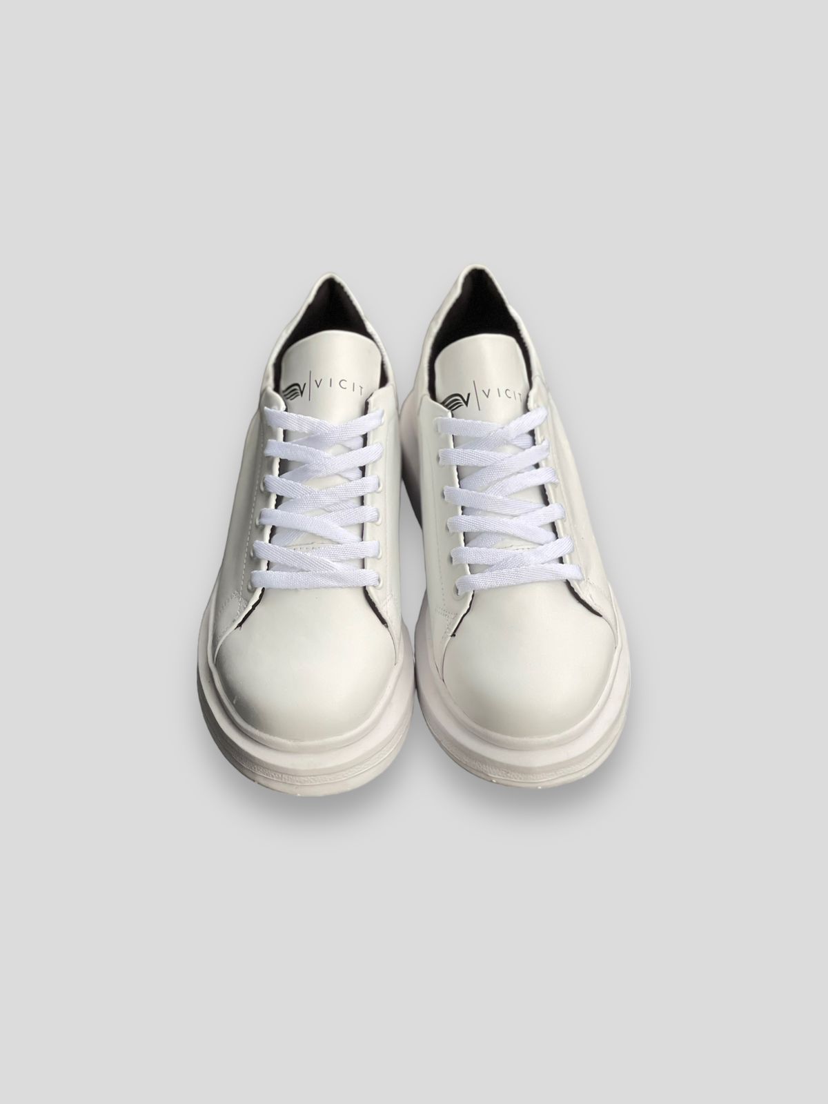 Tênis Sneaker Premium Exclusivo: Elegância em Cada Passo