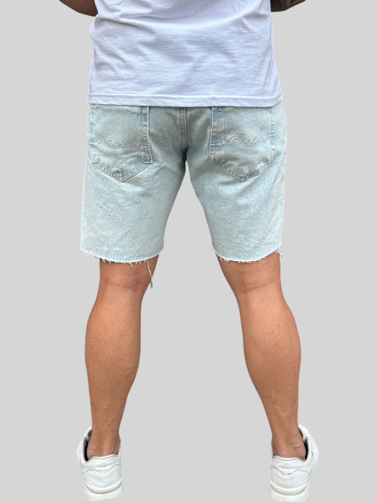 Bermuda Jeans Clara Premium Destroyer: Estilo Leve com Toque de Modernidade