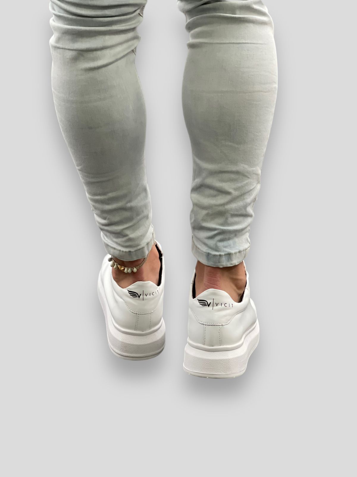 Tênis Sneaker Premium Exclusivo: Elegância em Cada Passo