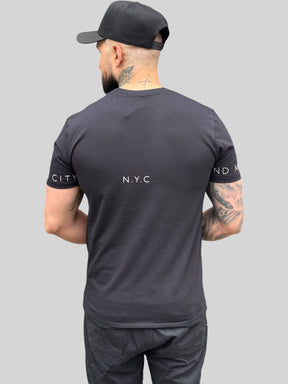 Camiseta T-shirt NYC: O Clássico das Ruas de Nova York