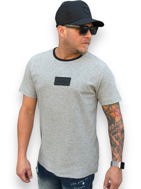 Camiseta T-Shirt com Logo Emborrachado: Estilo Moderno