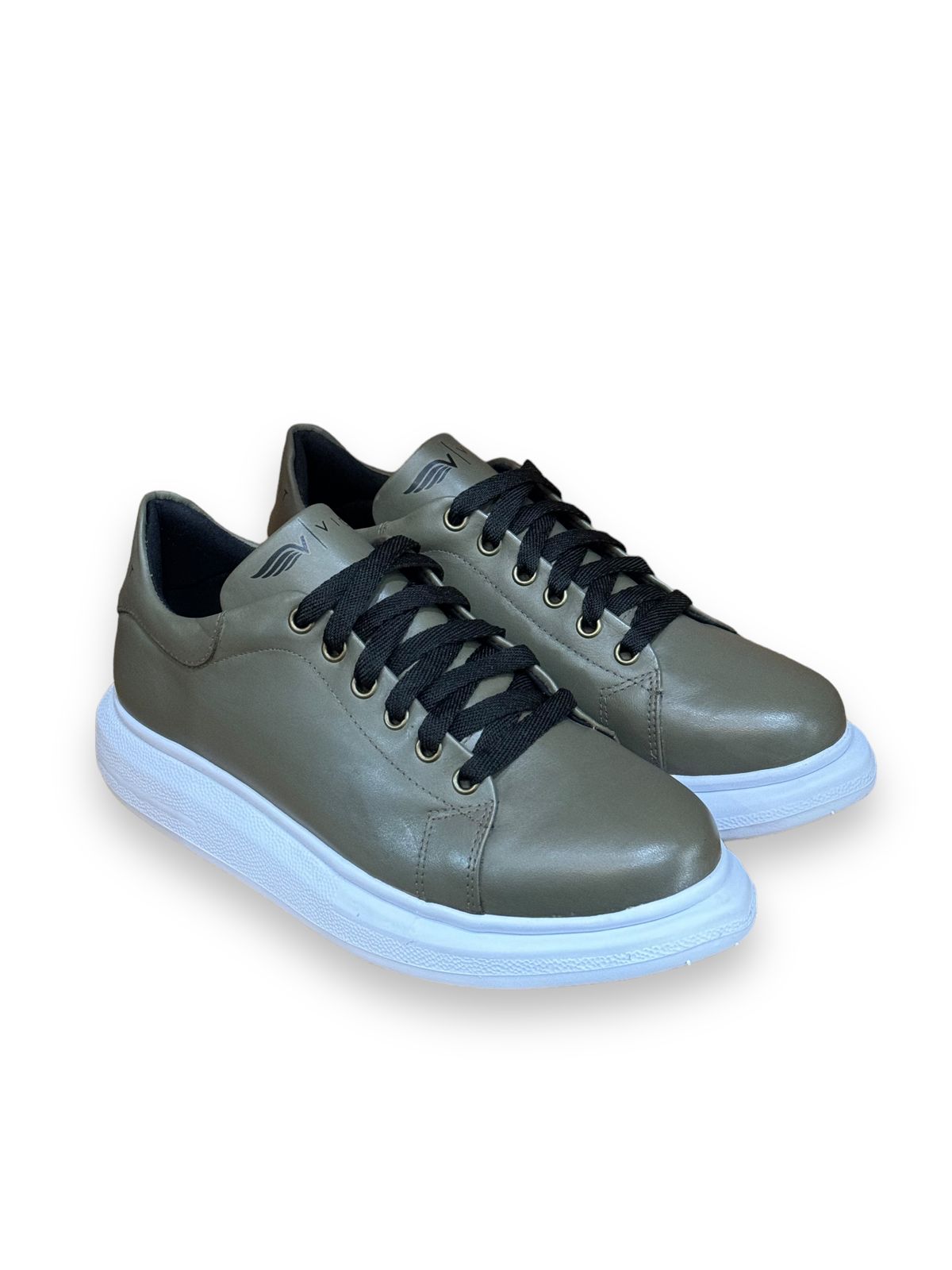 Tênis Sneaker Premium Exclusivo: Elegância em Cada Passo