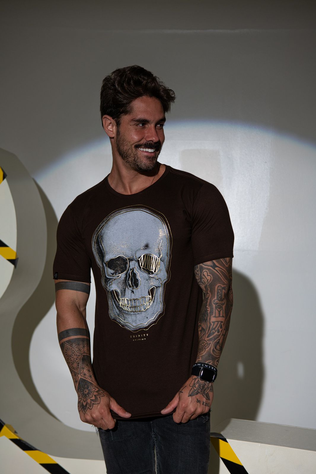 Camiseta Longline Caveira 3D