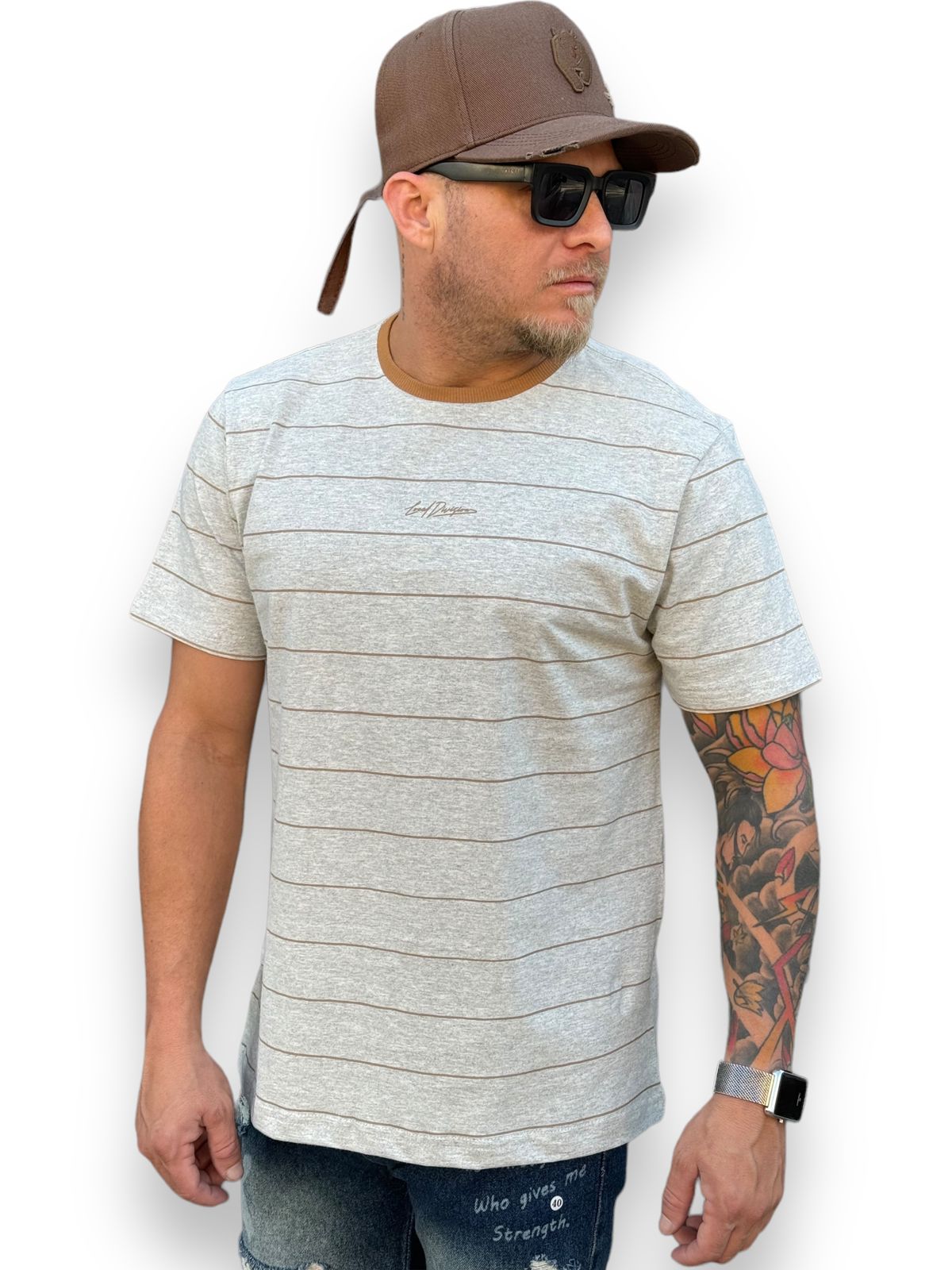 Camiseta T-Shirt Listrada que Transforma seu Look: Estilo em Linhas