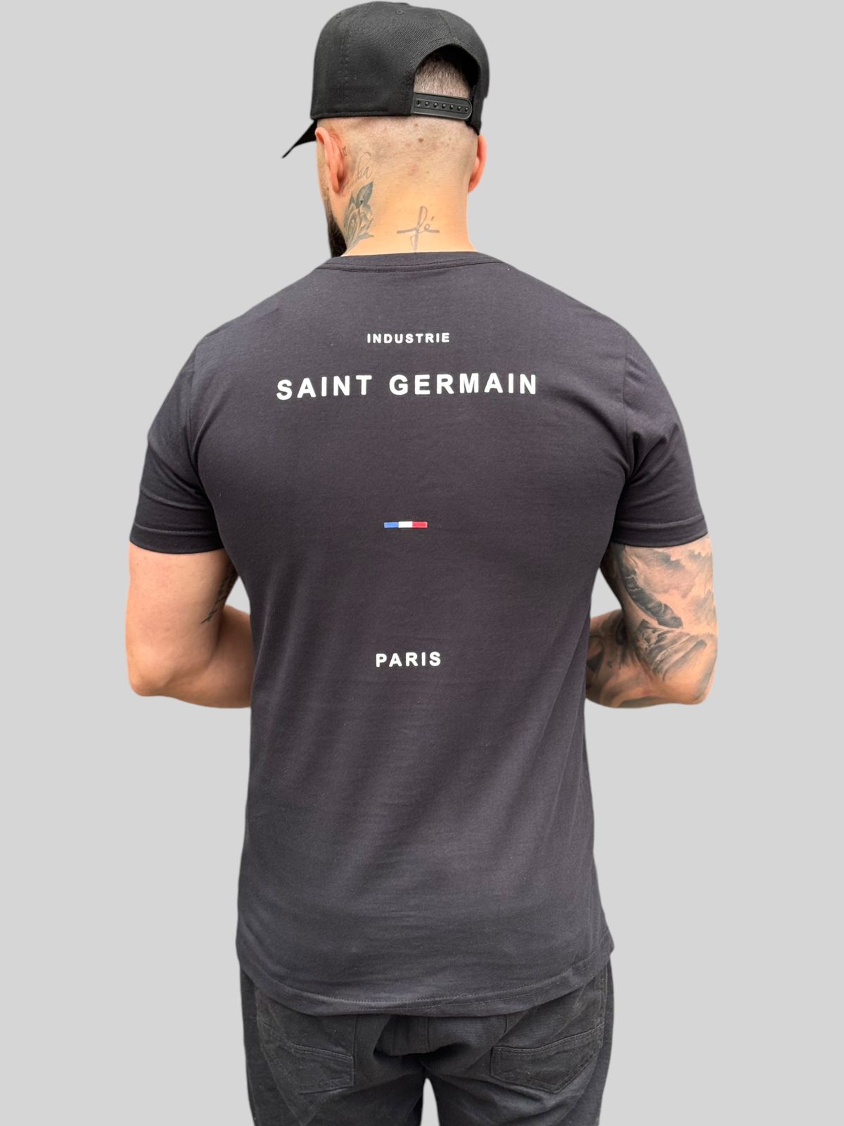 Camiseta T-Shirt Paris: Elegância e Estilo com a Sofisticação Francesa