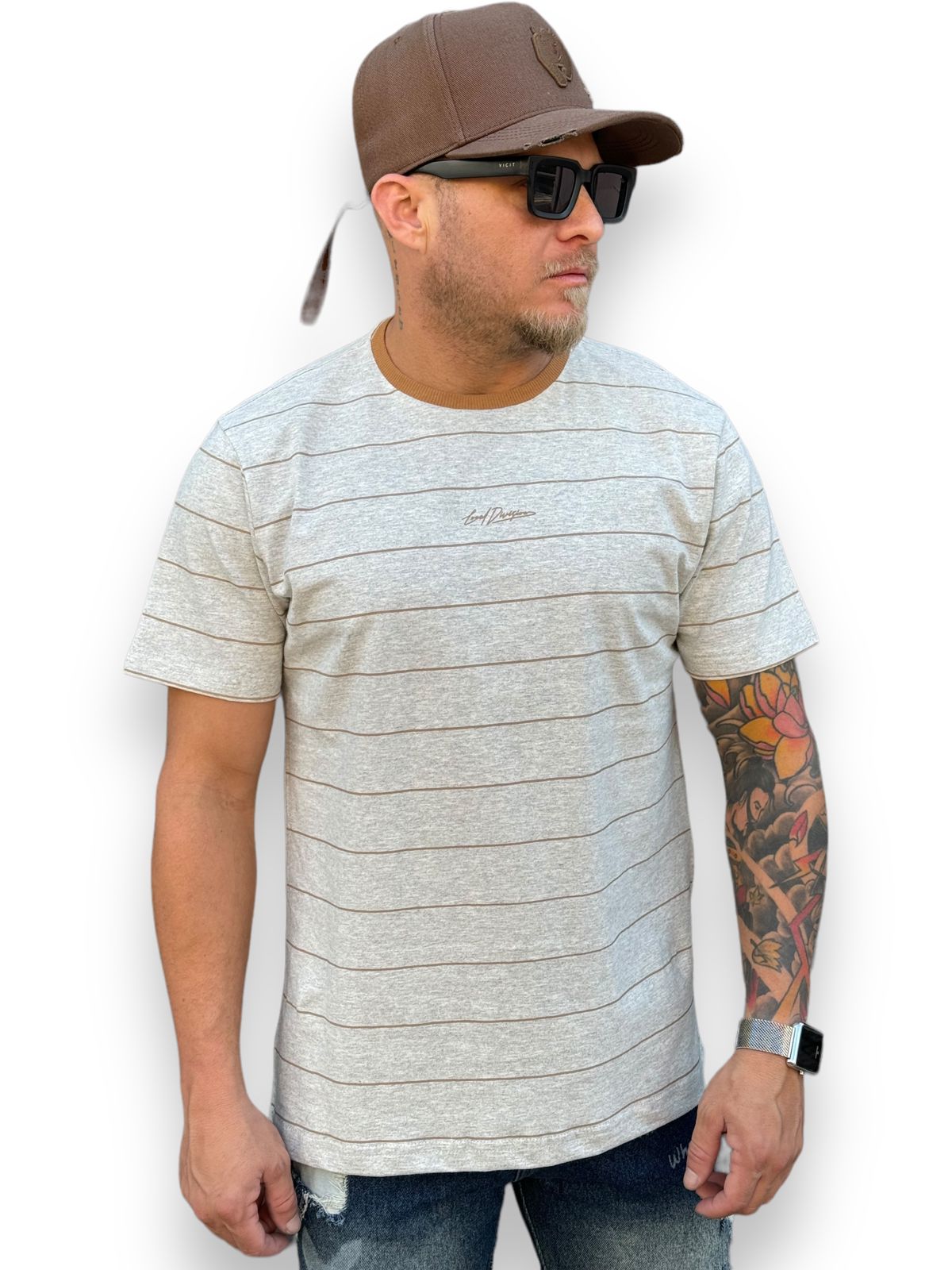 Camiseta T-Shirt Listrada que Transforma seu Look: Estilo em Linhas