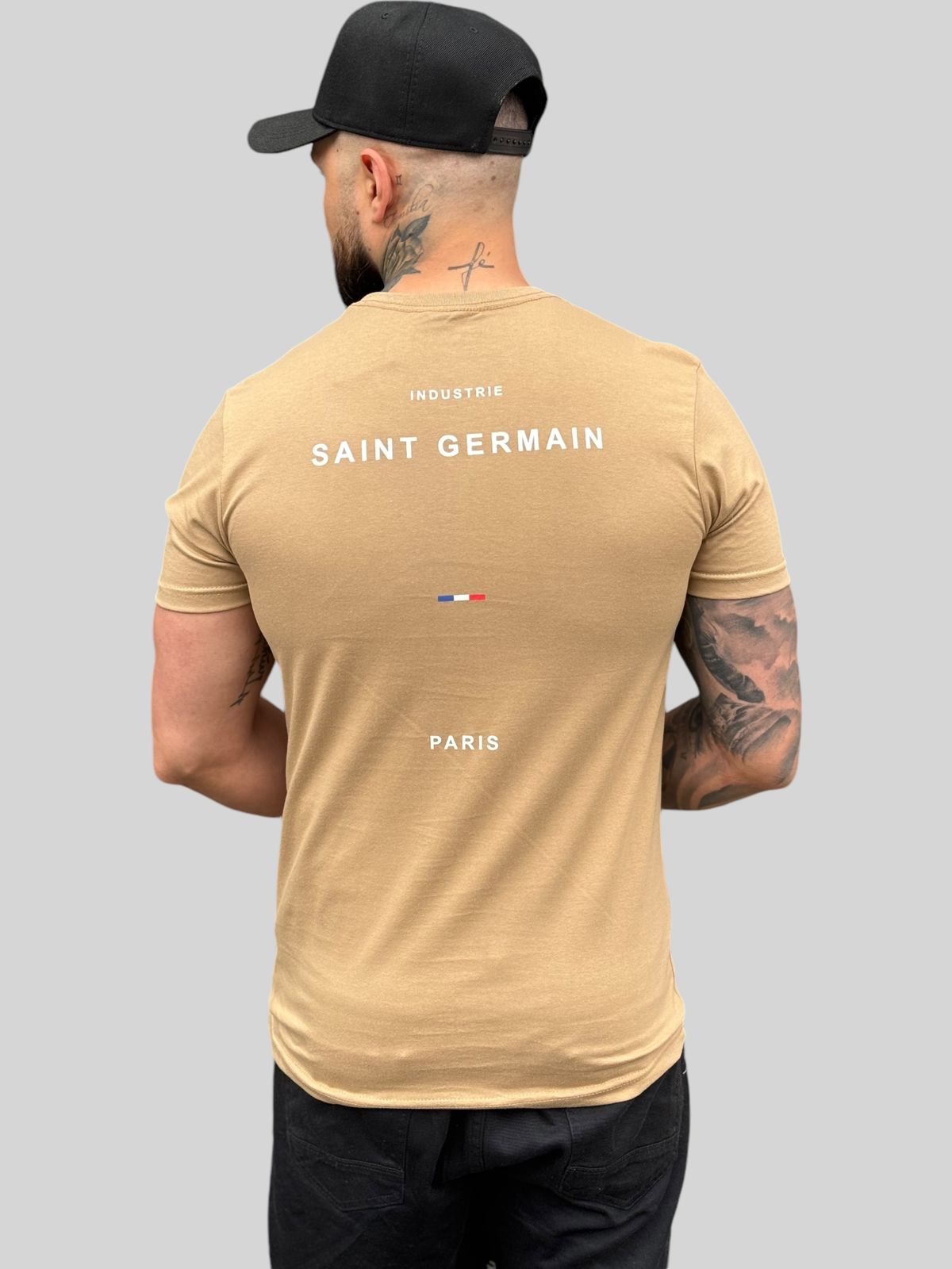 Camiseta T-Shirt Paris: Elegância e Estilo com a Sofisticação Francesa